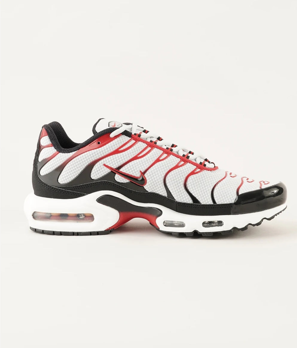 NIKE AIR MAX PLUS
