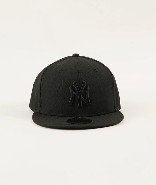 NEW ERA BLACK ON BLACK
